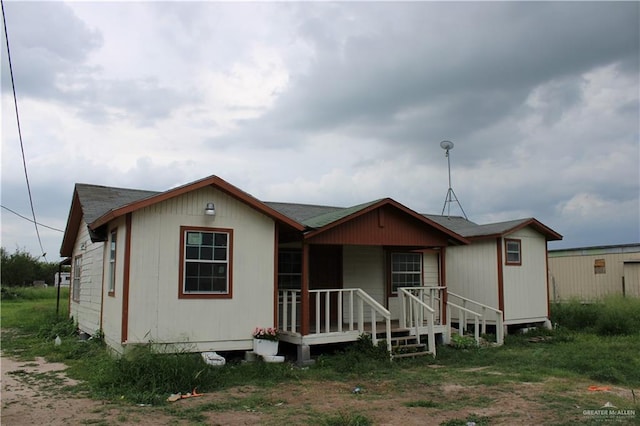 view of front of property featuring a porch