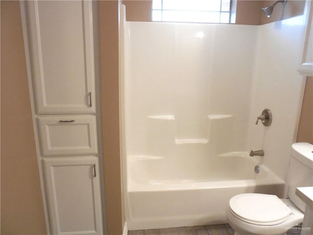 5421 San Diego Dr, Edinburg, TX 78542 - full bathroom featuring toilet and shower / tub combination