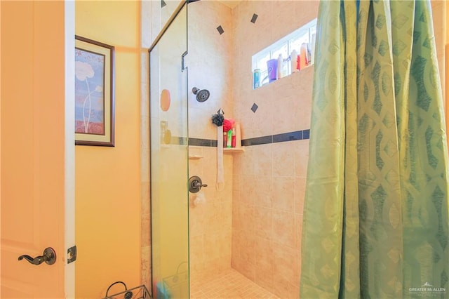 bathroom featuring a shower with curtain