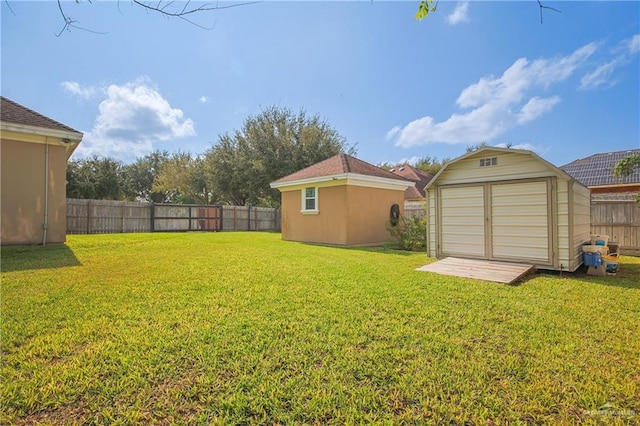 view of yard with a storage shed