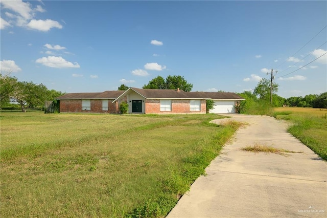 15220 Wilson Rd, Harlingen, TX 78552 - ranch-style house with driveway and a front yard