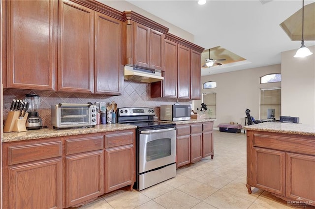 1617 N Monmack Rd, Edinburg, TX 78541 - kitchen featuring appliances with stainless steel finishes, under cabinet range hood, tasteful backsplash, a ceiling fan, and recessed lighting
