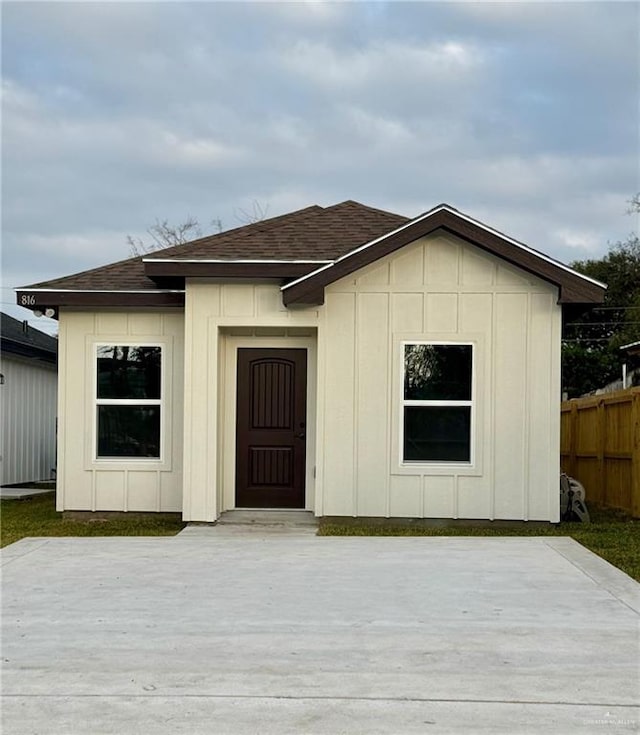 view of front facade