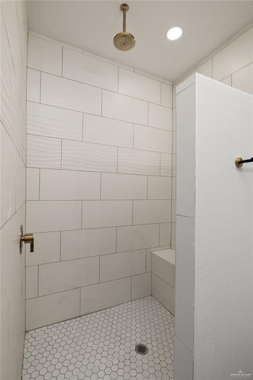 9218 N 25th Ln, Mcallen, TX 78504 - full bath featuring tiled shower, recessed lighting, and tile patterned flooring