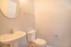 bathroom featuring toilet and sink