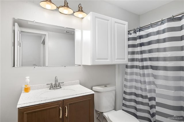 bathroom featuring a shower with curtain, vanity, and toilet