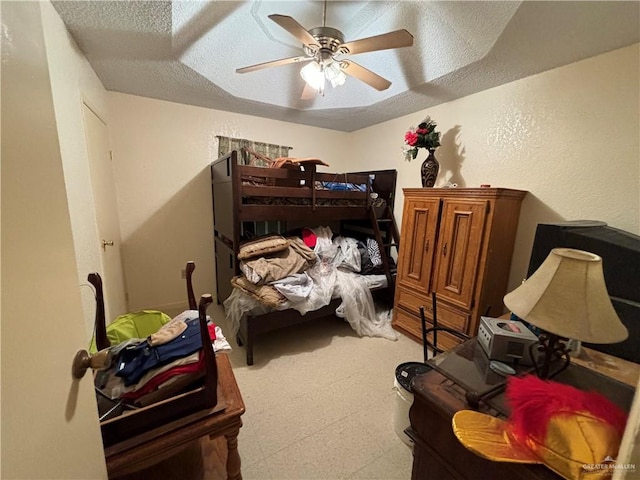 bedroom featuring ceiling fan and a textured ceiling