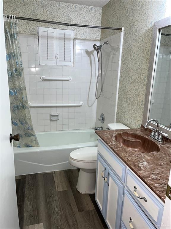 1601 S Oklahoma Ave, Weslaco, TX 78596 - bathroom featuring wood finished floors, vanity, and shower / bath combo with shower curtain