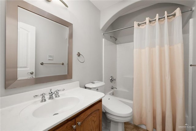 full bathroom featuring vanity, toilet, and shower / tub combo with curtain