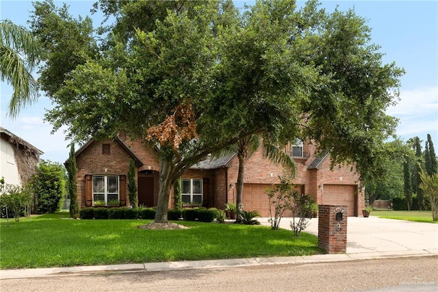 view of front of home featuring a front yard and a garage