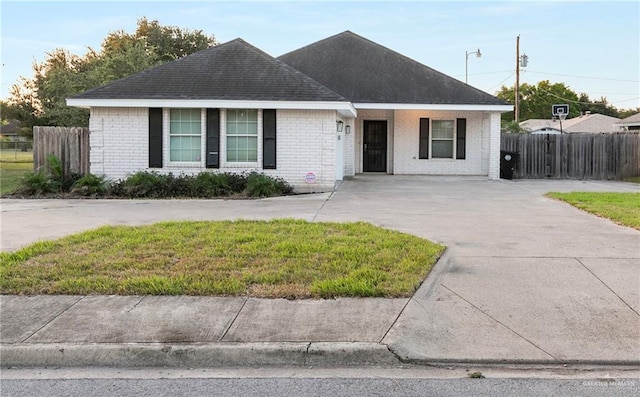 302 W Sugarcane Dr, Weslaco, TX 78599 - photo 1