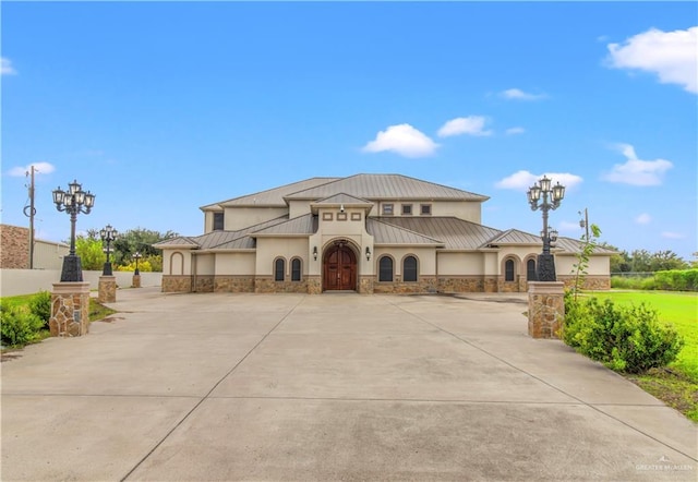 view of mediterranean / spanish-style house