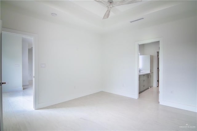 empty room with ceiling fan