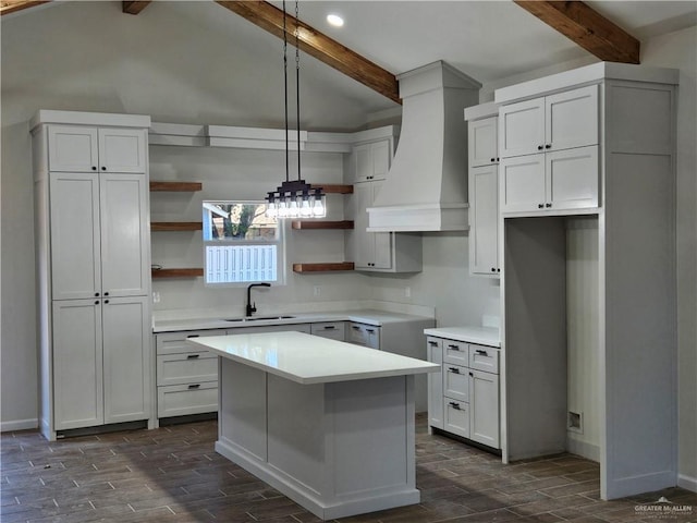 kitchen featuring open shelves, custom range hood, a sink, wood tiled floors, and recessed lighting