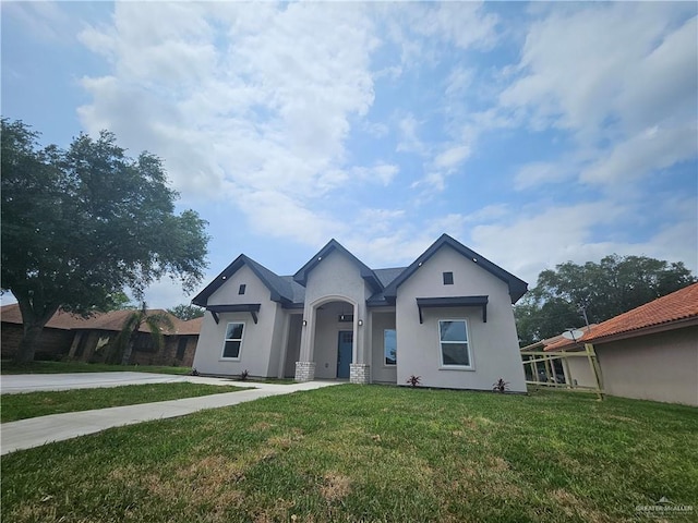 view of front facade featuring stucco siding and a front lawn