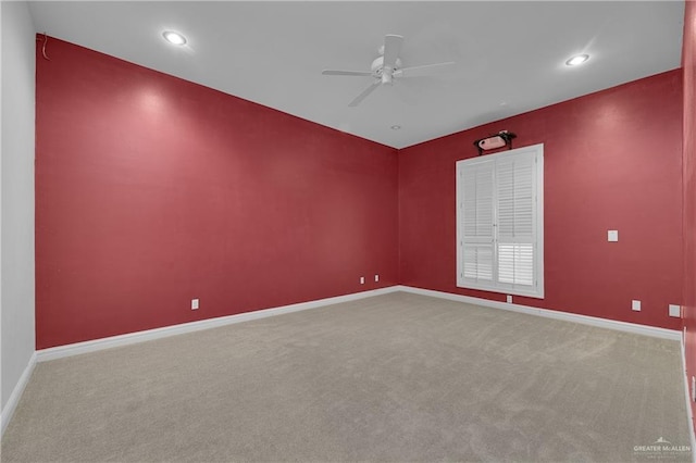 spare room featuring carpet and ceiling fan