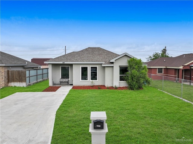 view of front of property featuring fence, a shingled roof, stucco siding, and a front yard