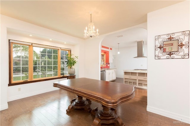 701 S Parker Rd S, La Feria, TX 78559 - recreation room featuring arched walkways, baseboards, wood finished floors, and a chandelier
