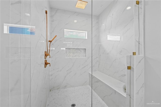 bathroom featuring a tile shower