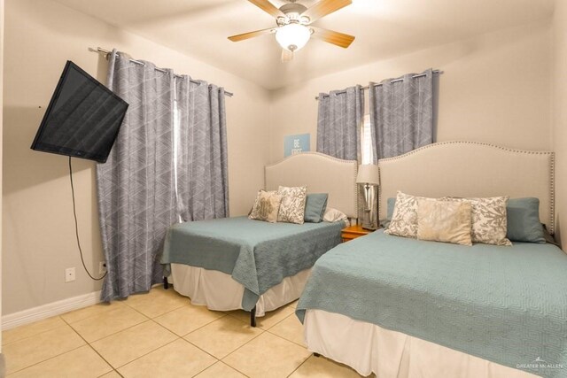 tiled living room featuring crown molding and ceiling fan