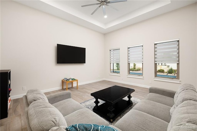 8101 N 5th St, Mcallen, TX 78504 - living area featuring ceiling fan, light wood-style floors, a raised ceiling, and baseboards