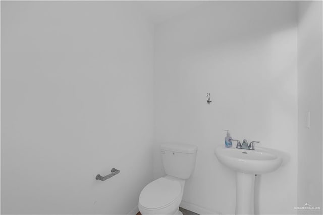 bathroom featuring toilet