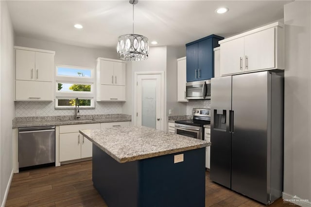 1421 Franklin Ave, Alton, TX 78573 - kitchen with stainless steel appliances, a sink, tasteful backsplash, a chandelier, and a kitchen island
