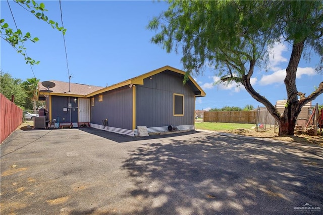 1301 Sonora St, Mission, TX 78572 - rear view of property with fence