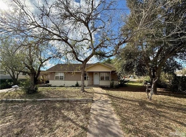 711 Marcos Hinojosa Ave, Hebbronville, TX 78361 - view of ranch-style house