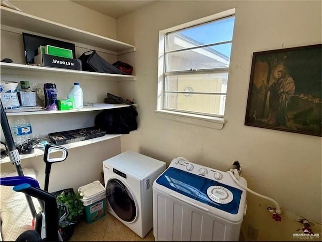 711 Marcos Hinojosa Ave, Hebbronville, TX 78361 - laundry area with independent washer and dryer