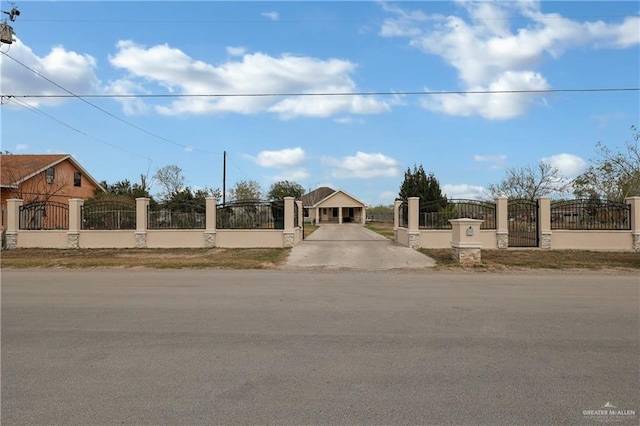 view of front of home featuring a fenced front yard and a gate