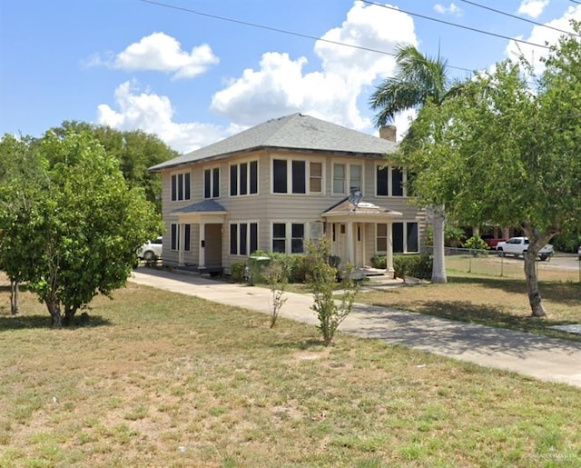 view of front facade with a front yard