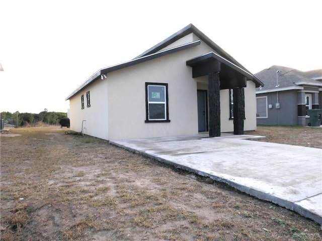 view of front of house featuring a patio