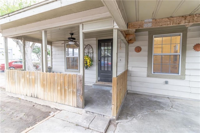 property entrance with ceiling fan