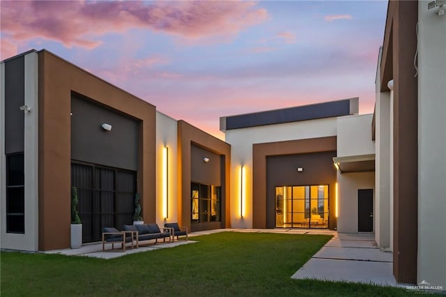 4704 Estancia Pkwy, Mcallen, TX 78504 - back of property with stucco siding, an outdoor living space, and a lawn