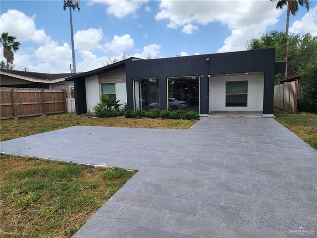 607 N Padre Ave, Weslaco, TX 78596 - view of front of house featuring stucco siding