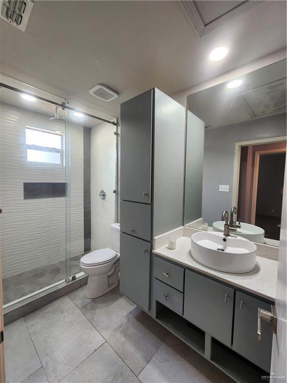 607 N Padre Ave, Weslaco, TX 78596 - bathroom featuring vanity, a stall shower, and recessed lighting