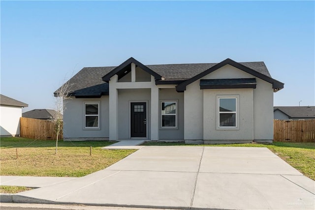 1806 Hope Dr, Mercedes, TX 78570 - view of front facade featuring a front yard, fence, and roof with shingles