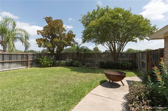 2009 E 29th St, Mission, TX 78574 - view of yard with a patio