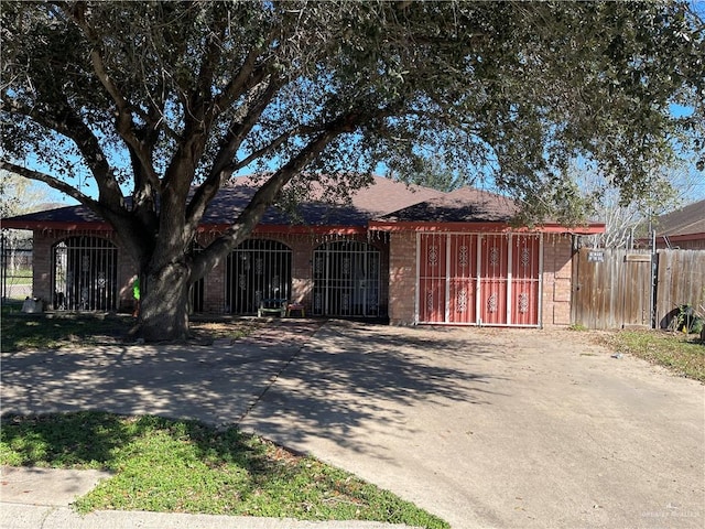 view of front of property