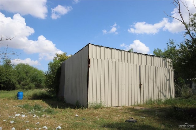 view of outbuilding