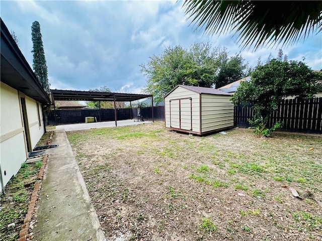 view of yard with a storage unit