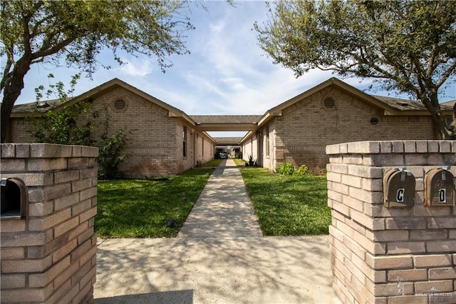 exterior space featuring a front yard