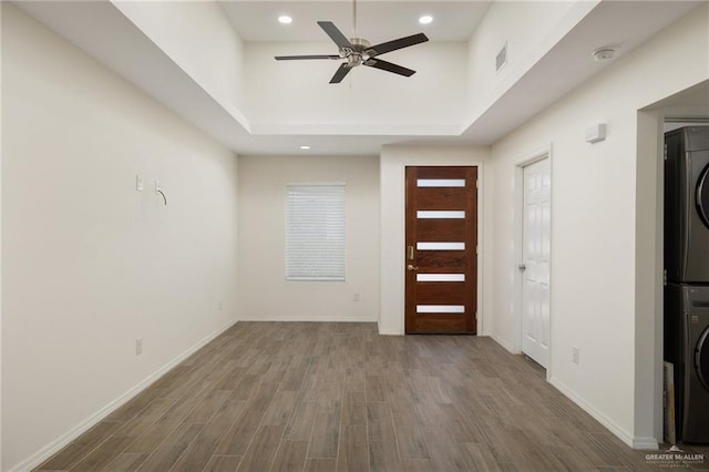 1615 W B St, Mission, TX 78572 - entryway featuring stacked washer / drying machine, a ceiling fan, wood finished floors, recessed lighting, and a tray ceiling