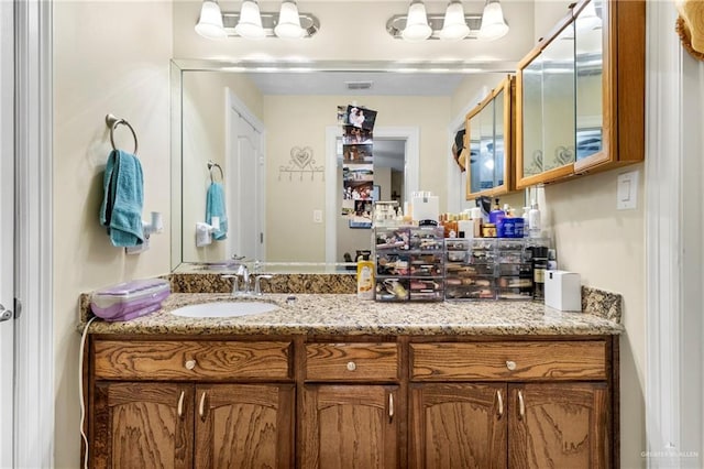 512 S Mina De Oro St, Mission, TX 78572 - bathroom with vanity