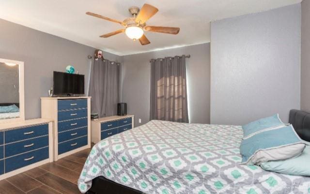 bedroom featuring ceiling fan