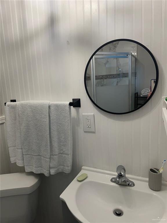 bathroom featuring sink and toilet