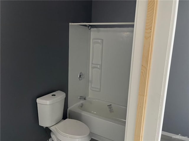 121 N Kentucky St, Mission, TX 78573 - full bath with toilet and bathtub / shower combination