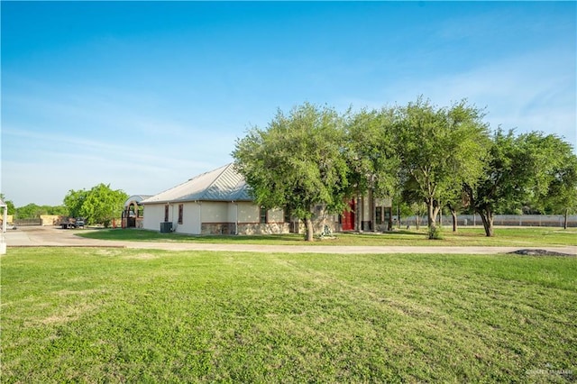view of front of property featuring a front yard, stone siding, and stucco siding