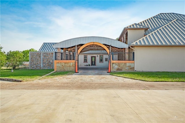 exterior space with an outbuilding